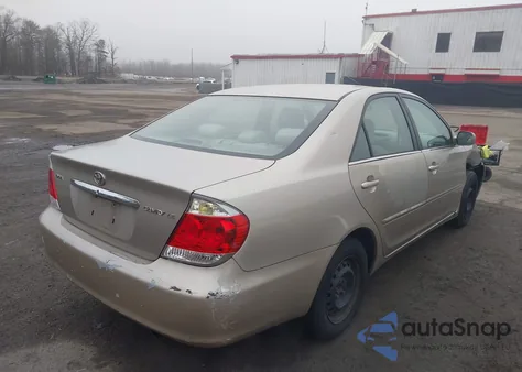 2005 Toyota Camry Le z USA, uszkodzony, nr VIN 4T1BE30K55U077777
